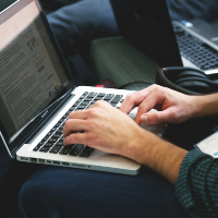 インターネット調査の回答者の年齢